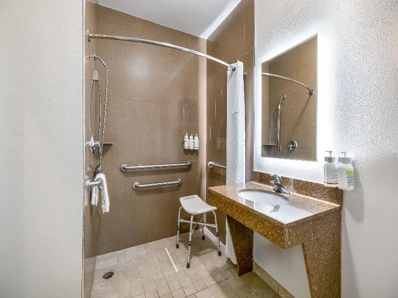 La Quinta Inn & Suites Alvin image