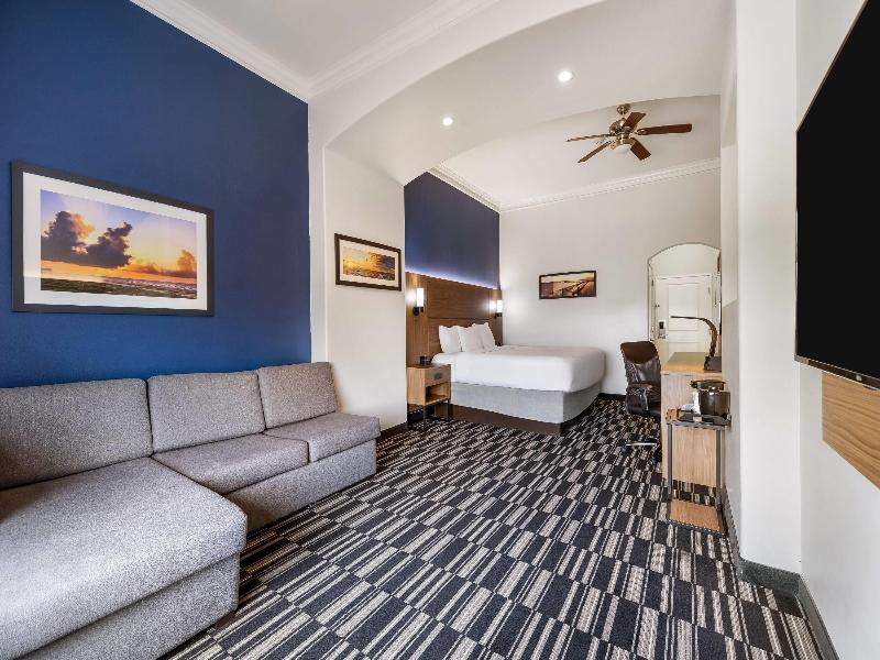 La Quinta Inn & Suites Alvin image
