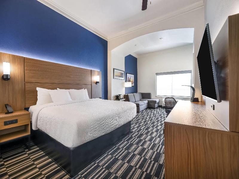 La Quinta Inn & Suites Alvin image