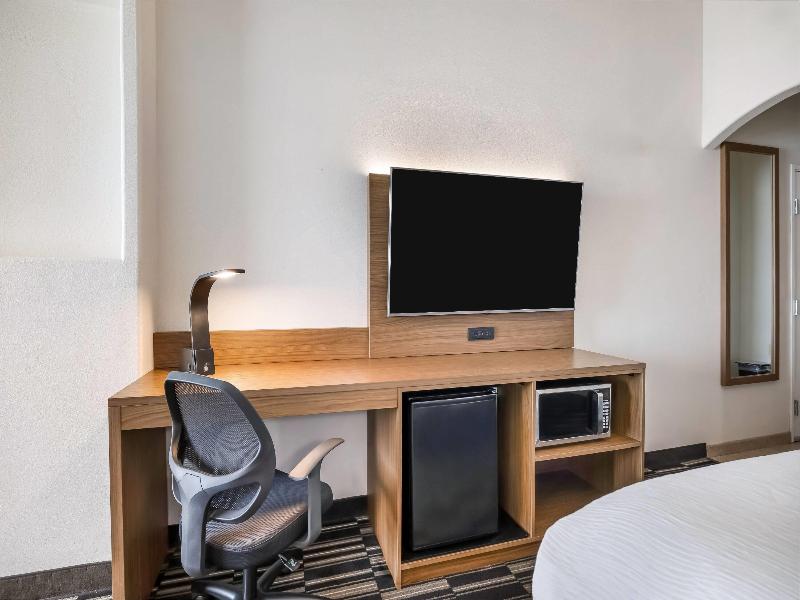 La Quinta Inn & Suites Alvin image
