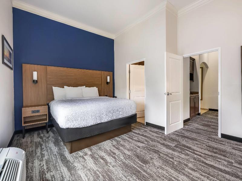 La Quinta Inn & Suites Alvin image