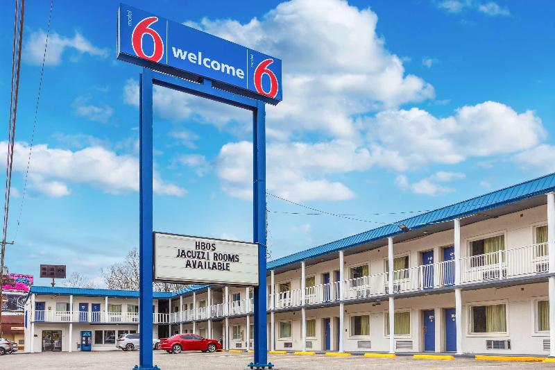 Motel 6 Huntington, WV image