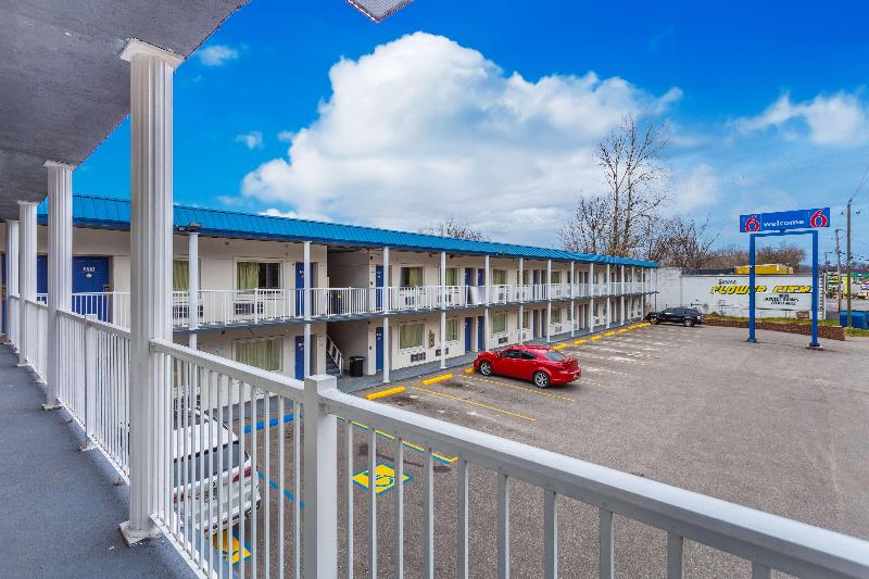 Motel 6 Huntington, WV image