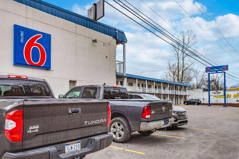 Motel 6 Huntington, WV image