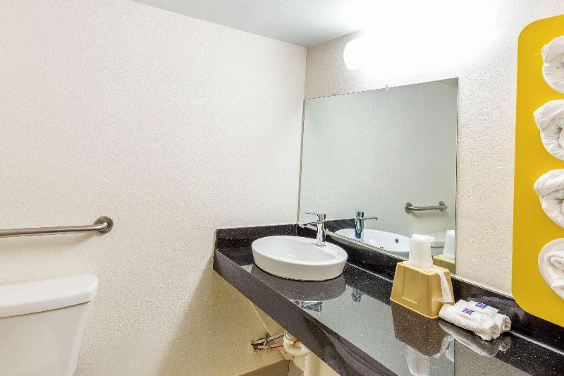 Motel 6 Huntington, WV image