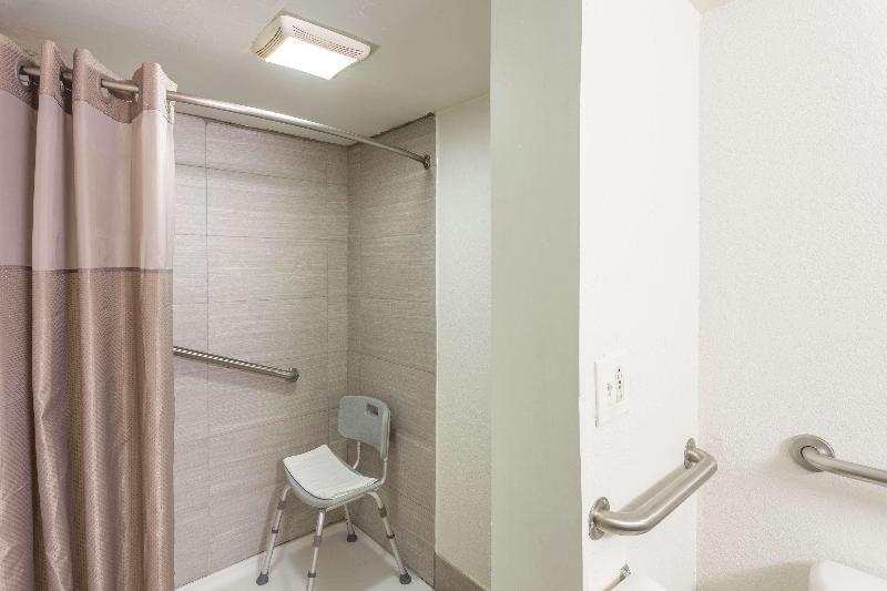 Motel 6 Huntington, WV image