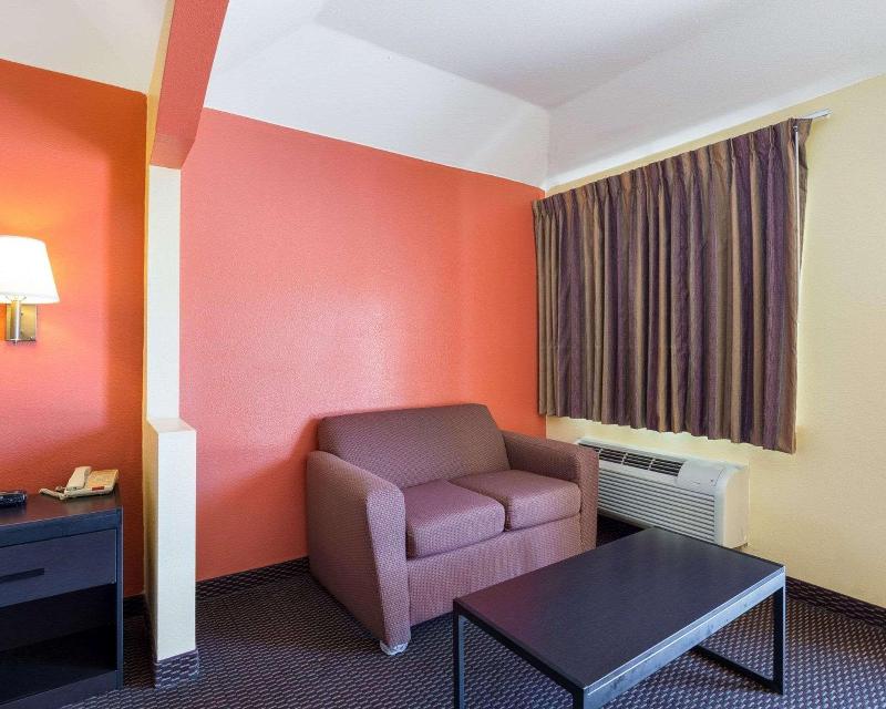 Rodeway Inn & Suites Humble image