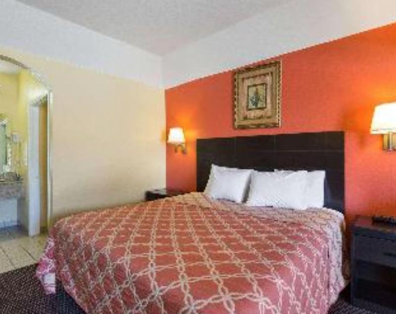 Rodeway Inn & Suites Humble image