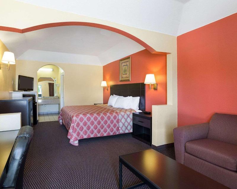 Rodeway Inn & Suites Humble image