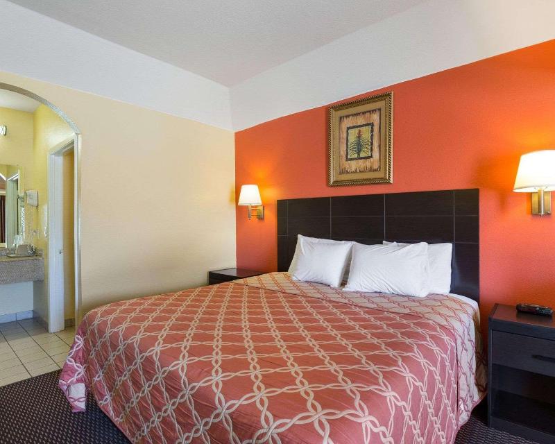 Rodeway Inn & Suites Humble image