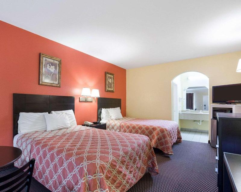 Rodeway Inn & Suites Humble image