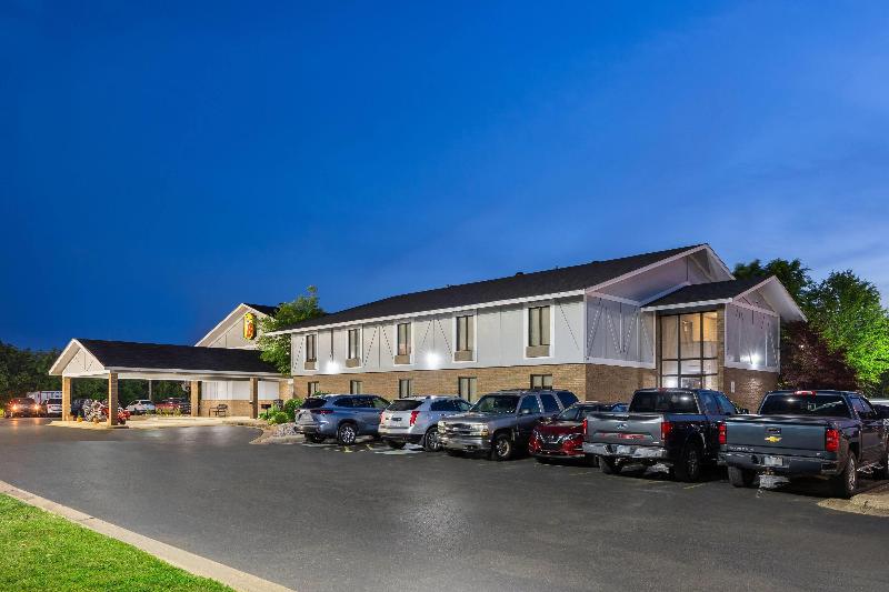Super 8 By Wyndham Harrison Ar image