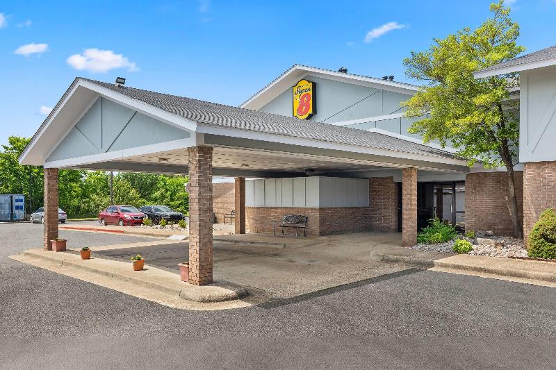 Super 8 By Wyndham Harrison Ar image
