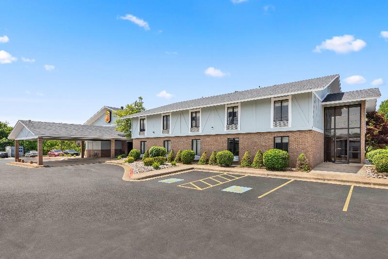 Super 8 By Wyndham Harrison Ar image