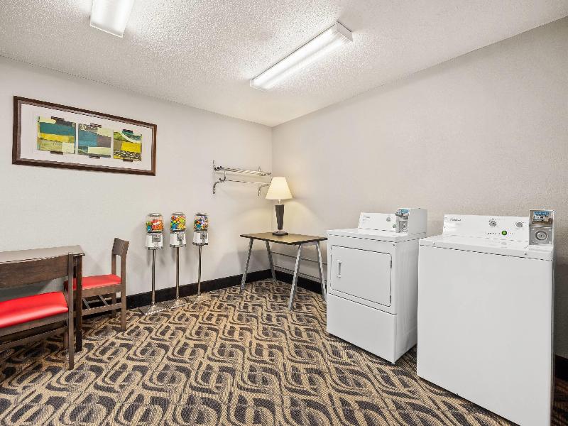 Super 8 By Wyndham Harrison Ar image