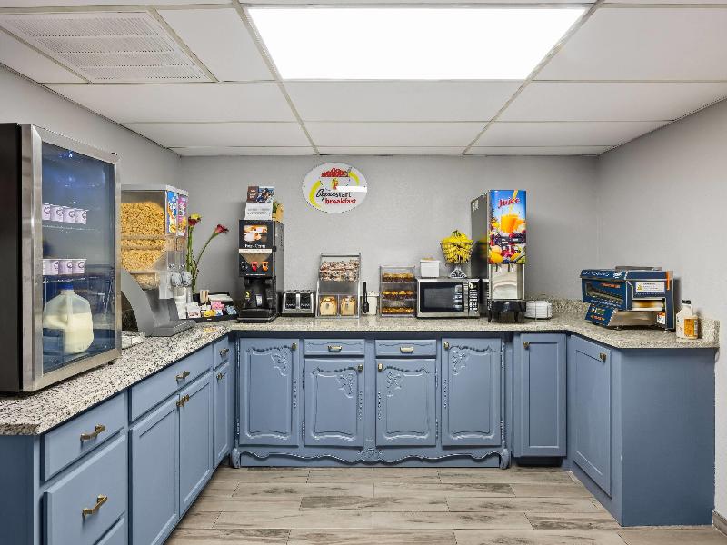 Super 8 By Wyndham Harrison Ar image