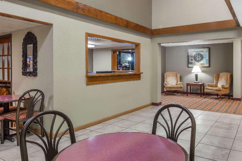 Super 8 By Wyndham Harrison Ar image