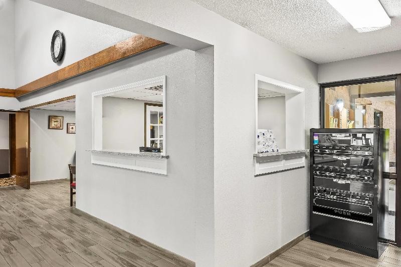 Super 8 By Wyndham Harrison Ar image