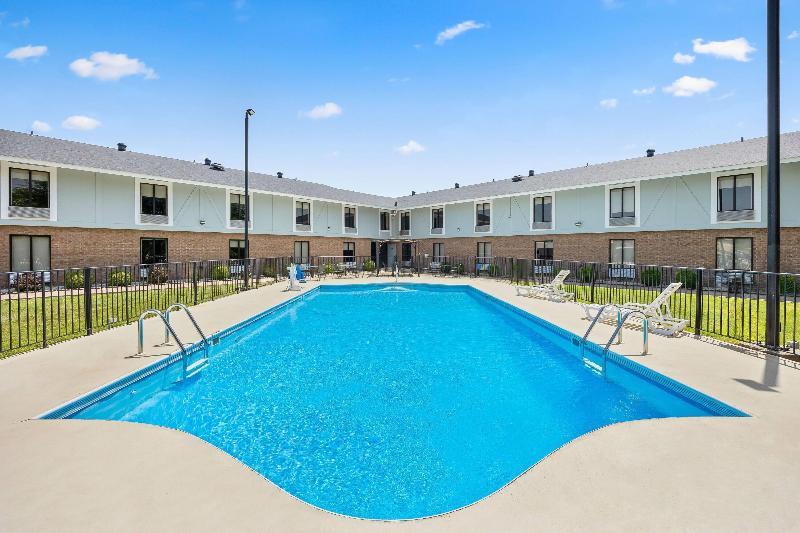 Super 8 By Wyndham Harrison Ar image