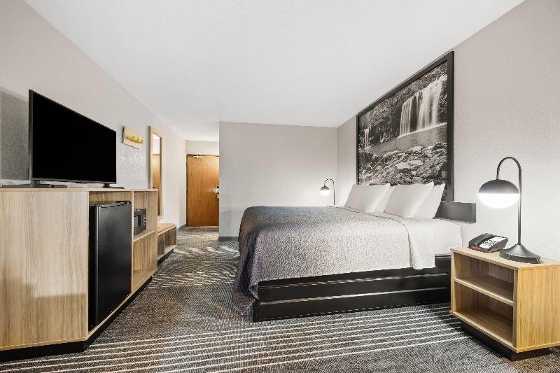Super 8 By Wyndham Harrison Ar image