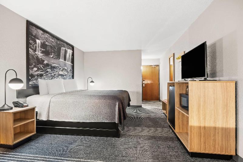 Super 8 By Wyndham Harrison Ar image