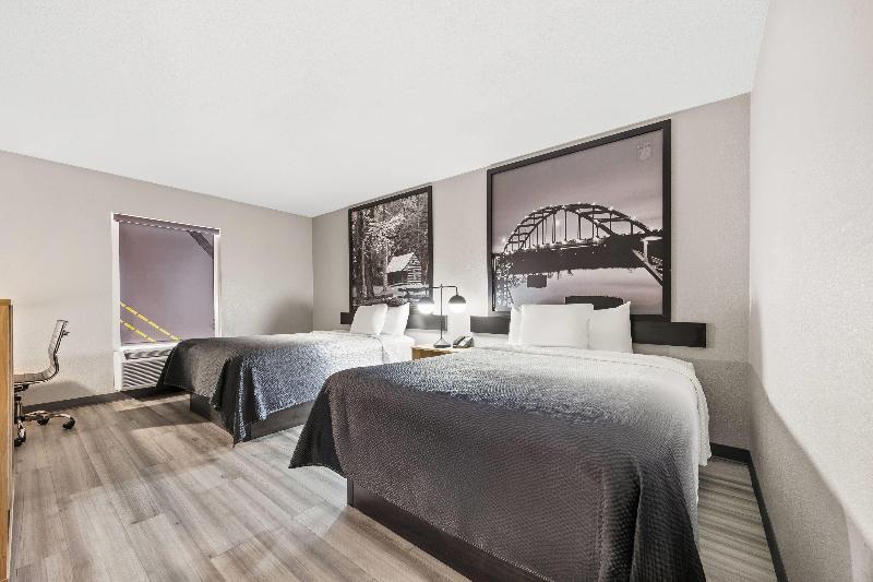 Super 8 By Wyndham Harrison Ar image