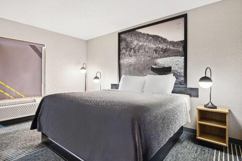 Super 8 By Wyndham Harrison Ar image