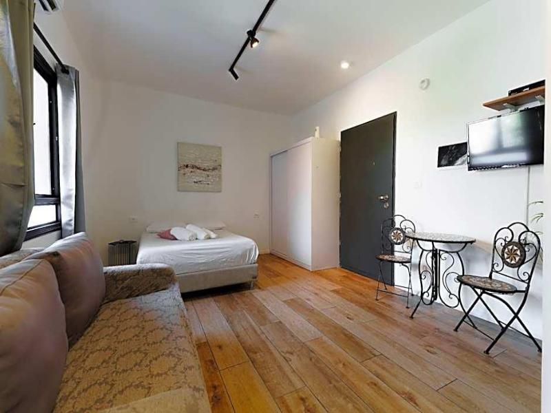 Loui Hotel image
