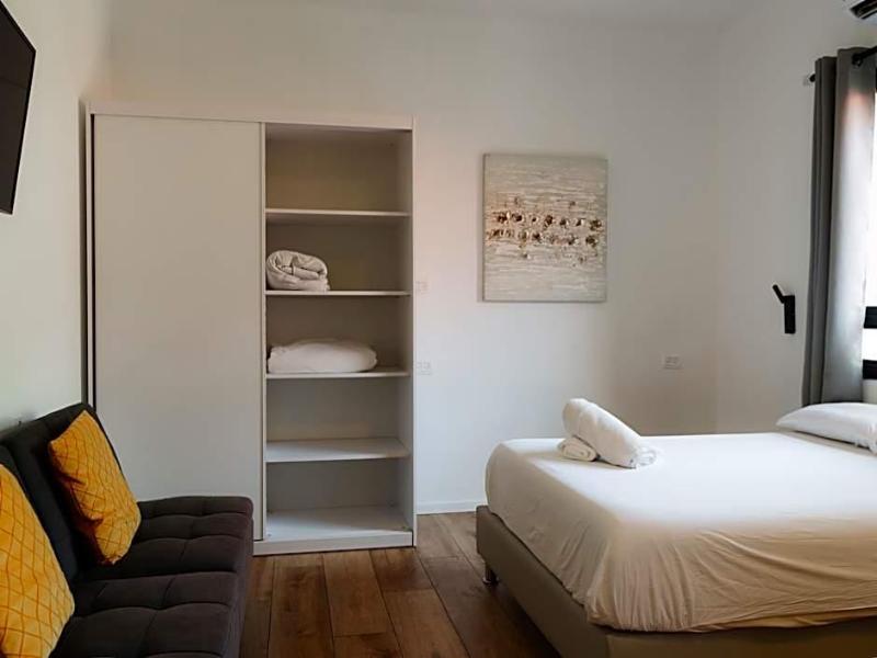 Loui Hotel image