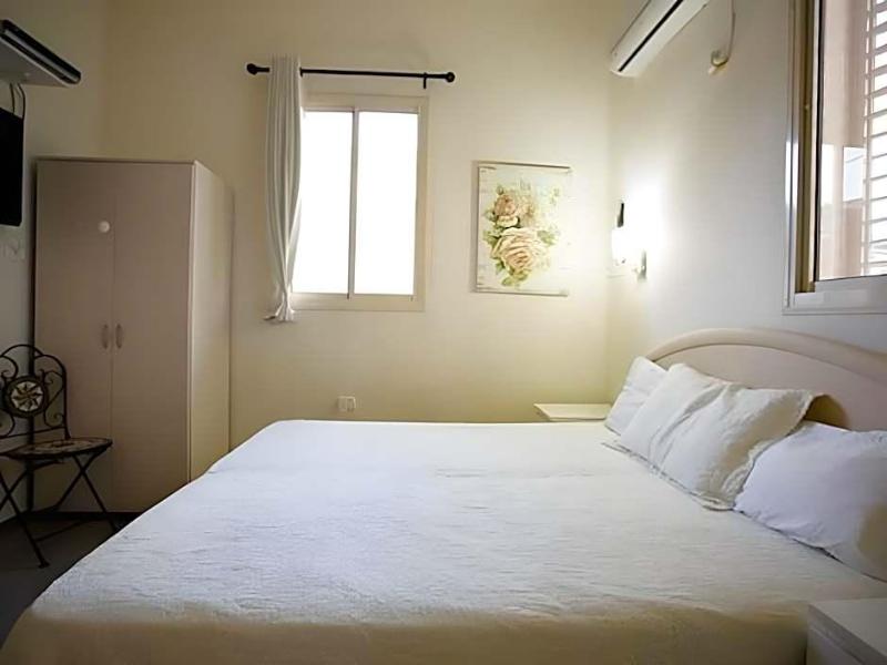 Loui Hotel image