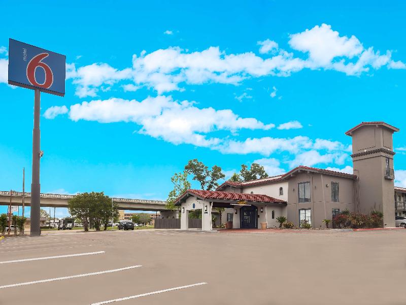 Motel 6 Beaumont, TX image