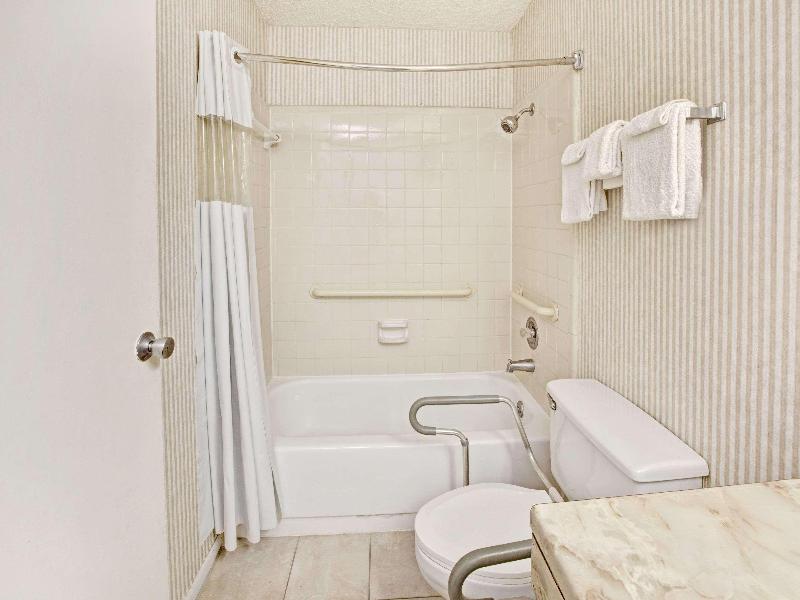 Knights Inn South Houston image