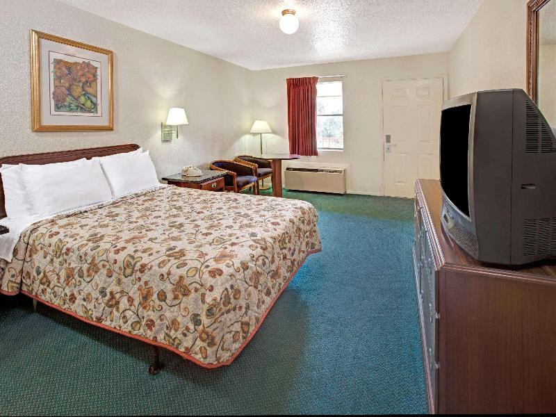 Knights Inn South Houston image