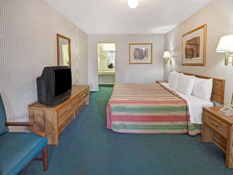 Knights Inn South Houston image