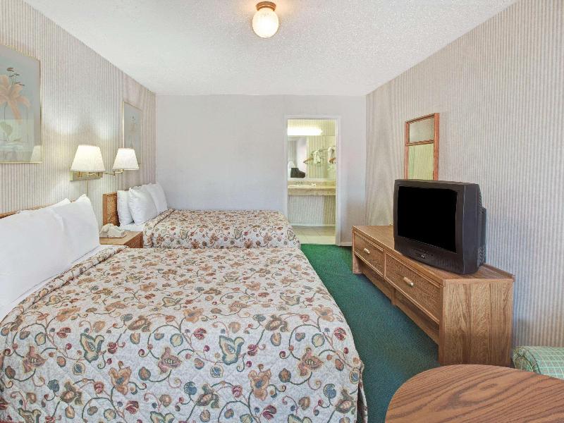 Knights Inn South Houston image