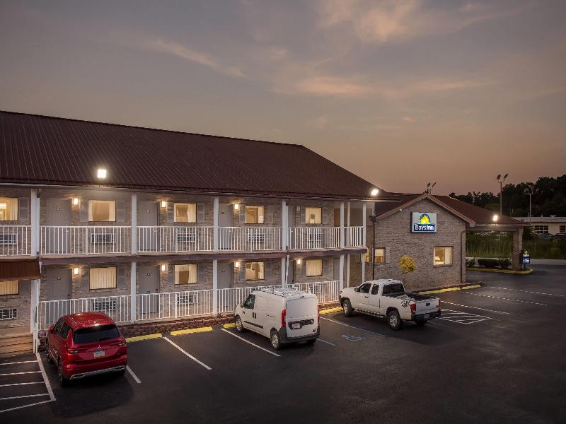 Days Inn By Wyndham Huntington image