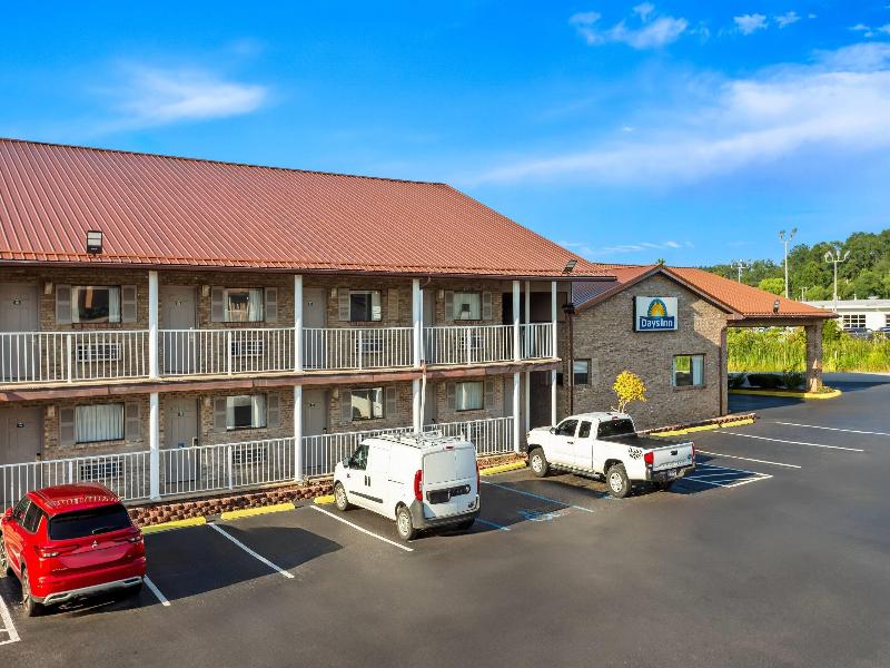 Days Inn By Wyndham Huntington image