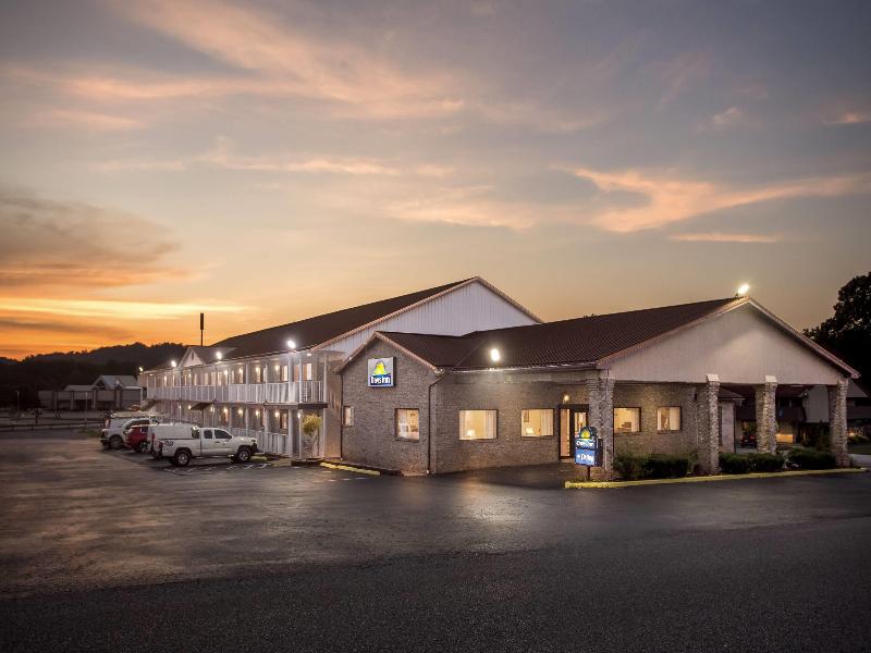 Days Inn By Wyndham Huntington image