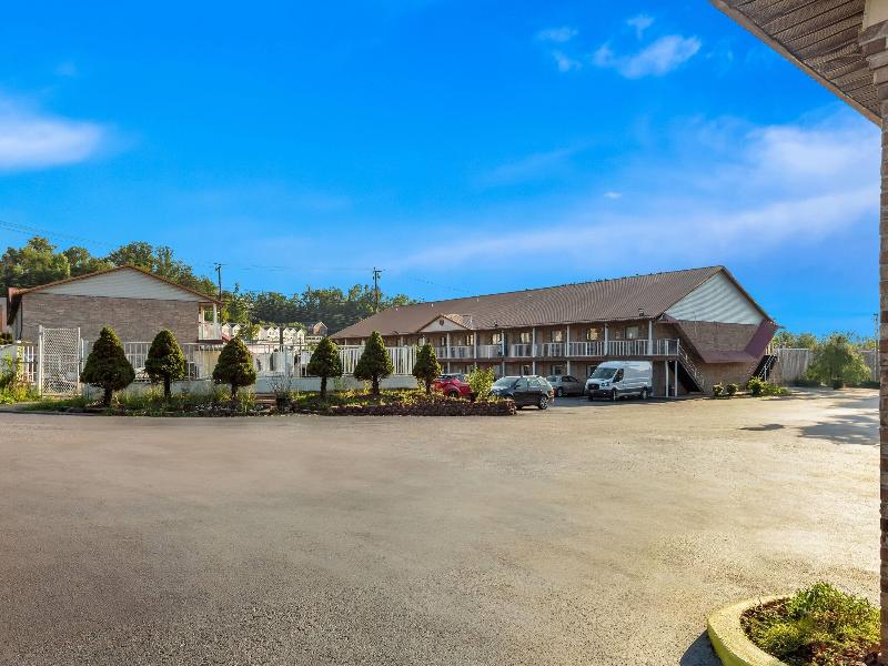 Days Inn By Wyndham Huntington image
