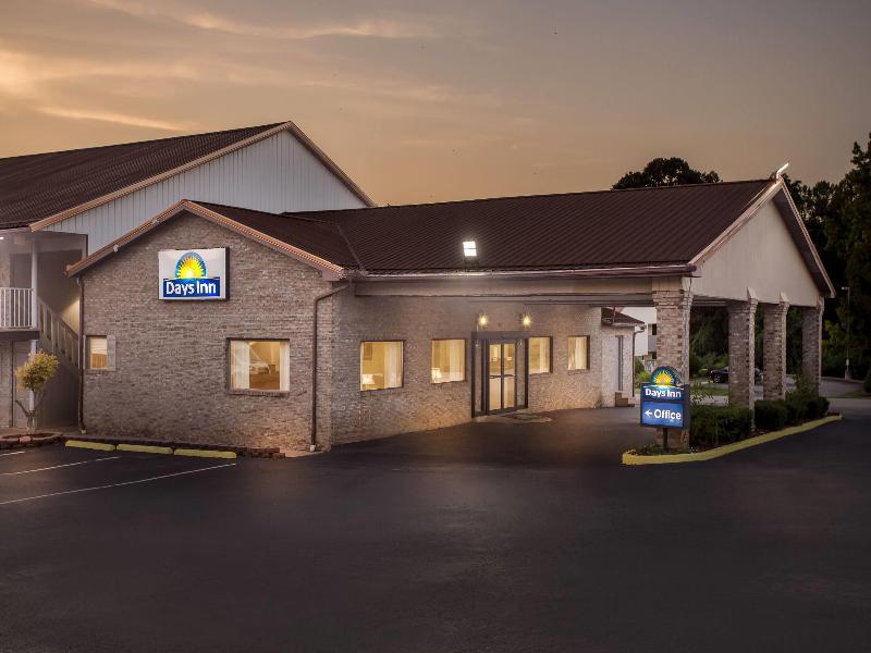 Days Inn By Wyndham Huntington image