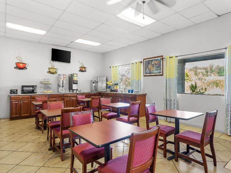 Days Inn By Wyndham Huntington image