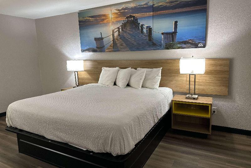 Days Inn By Wyndham Huntington image