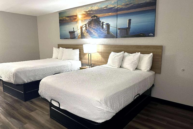 Days Inn By Wyndham Huntington image