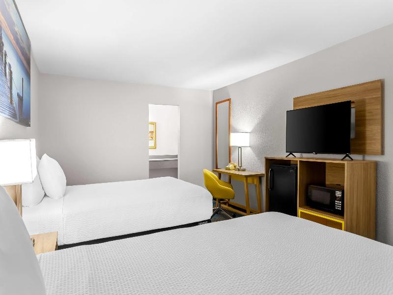 Days Inn By Wyndham Huntington image