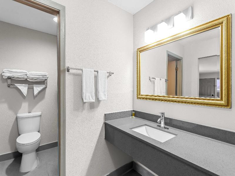 Days Inn By Wyndham Huntington image