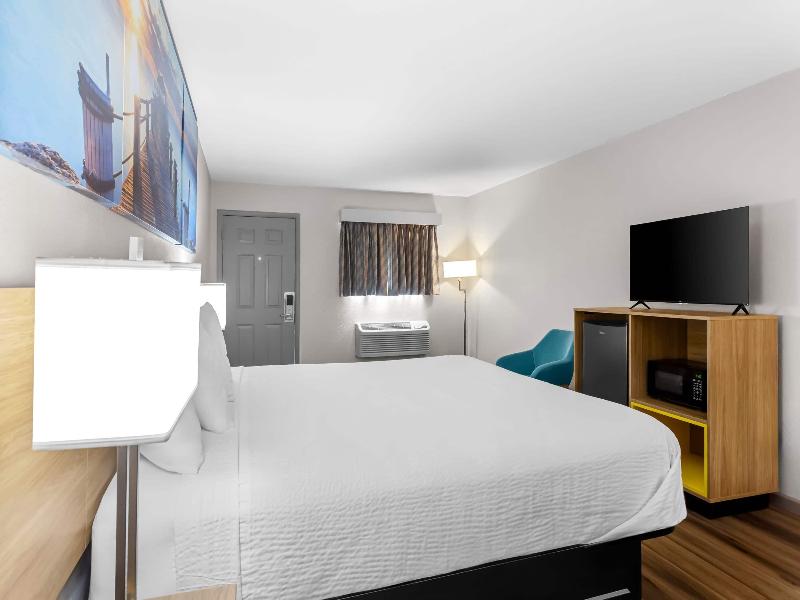 Days Inn by Wyndham Huntington image