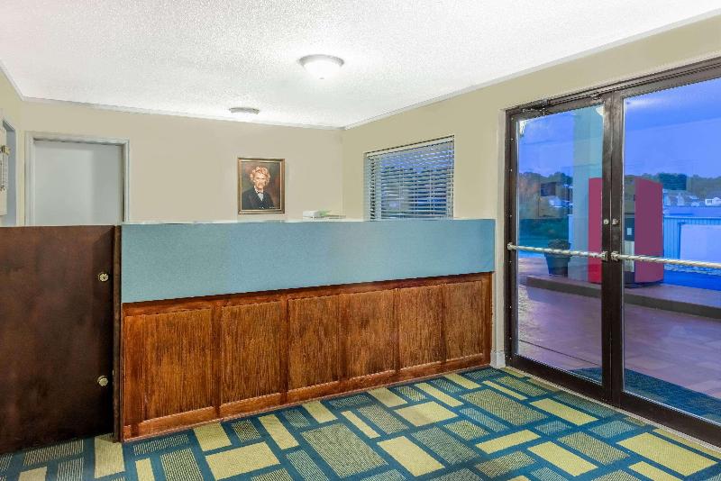 Days Inn by Wyndham Hannibal image