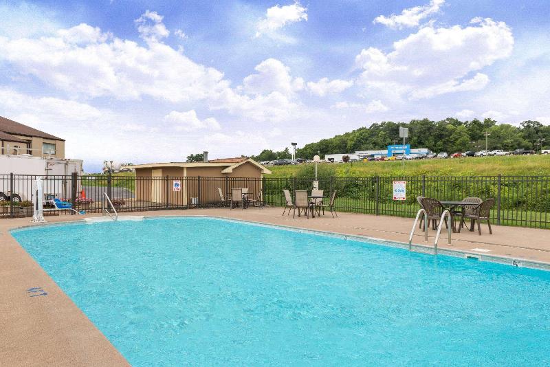 Days Inn by Wyndham Hannibal image