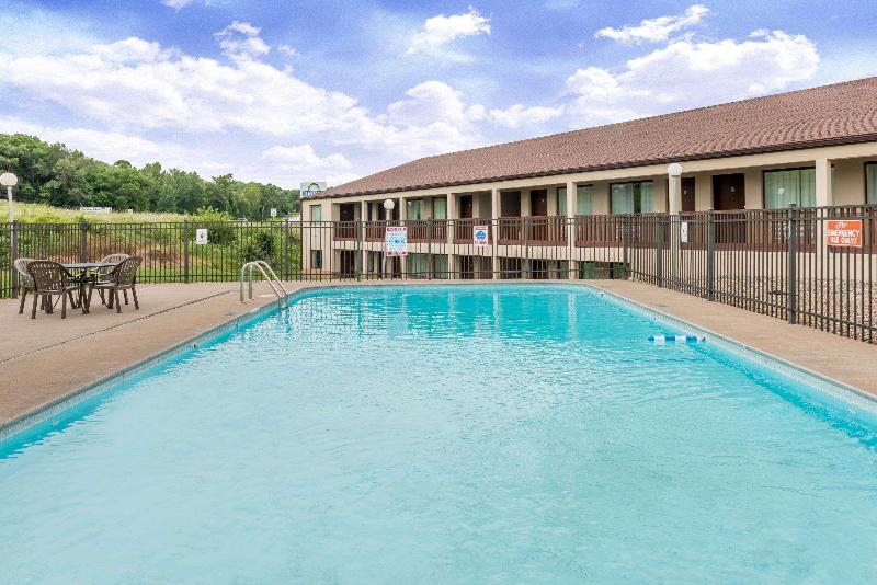 Days Inn by Wyndham Hannibal image