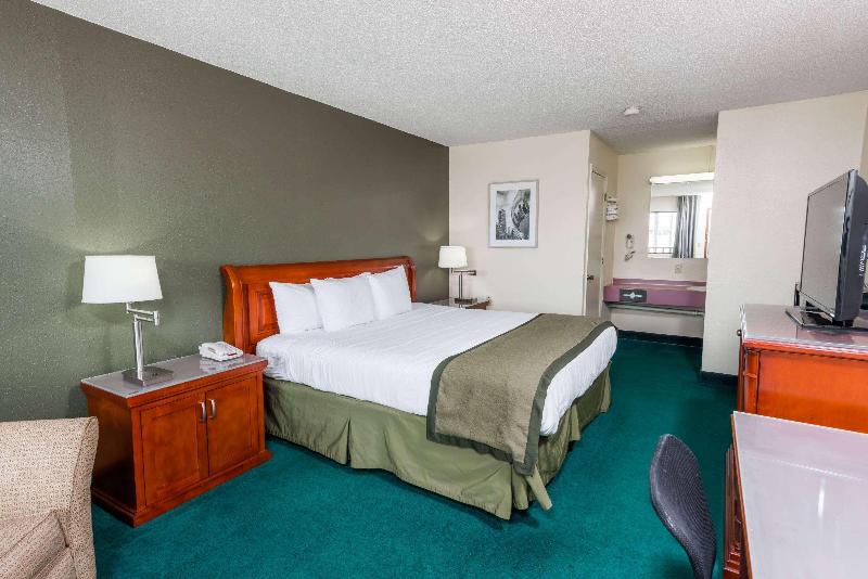 Days Inn by Wyndham Hannibal image